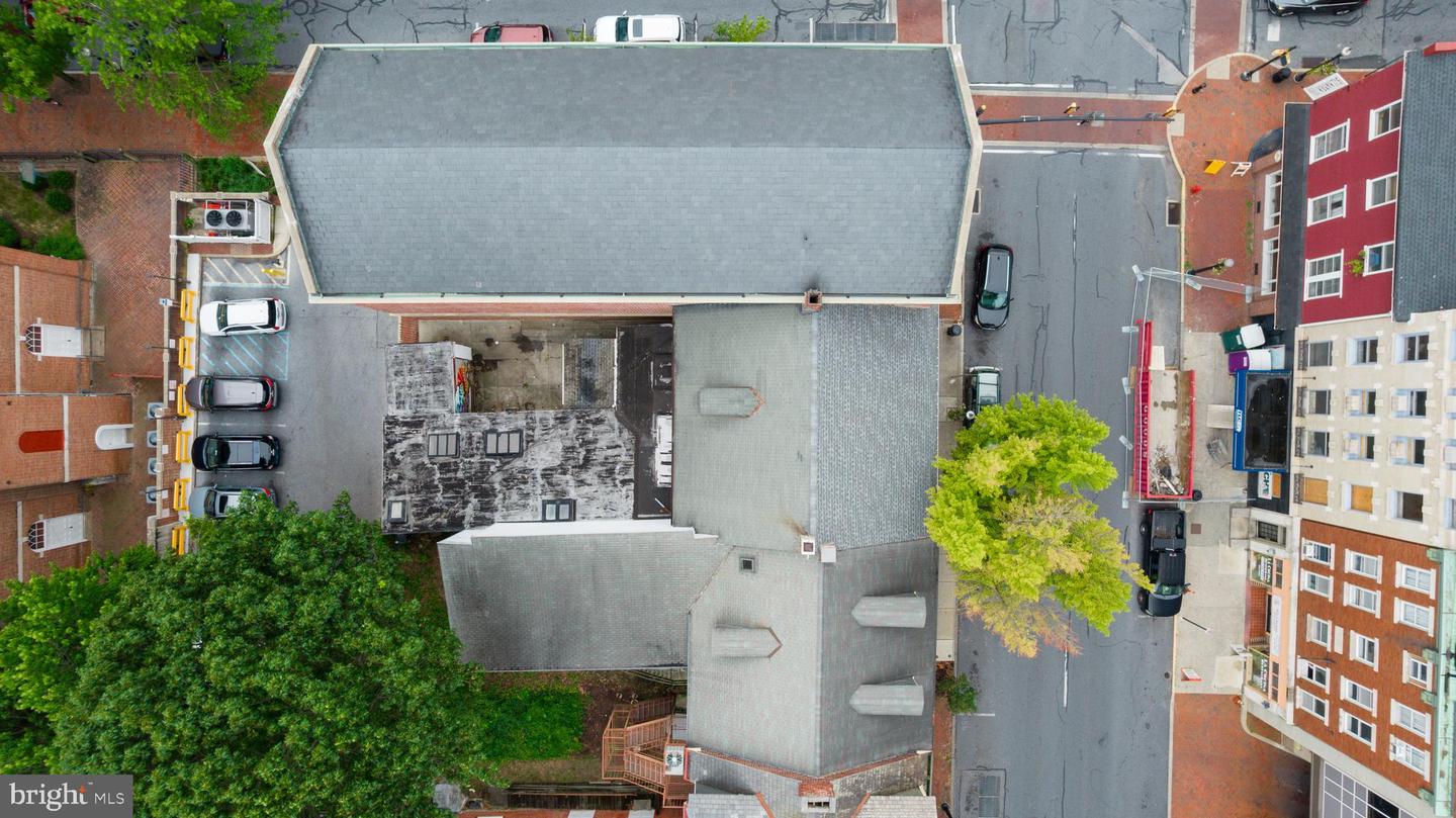 106-108 E King St Property Photo 8