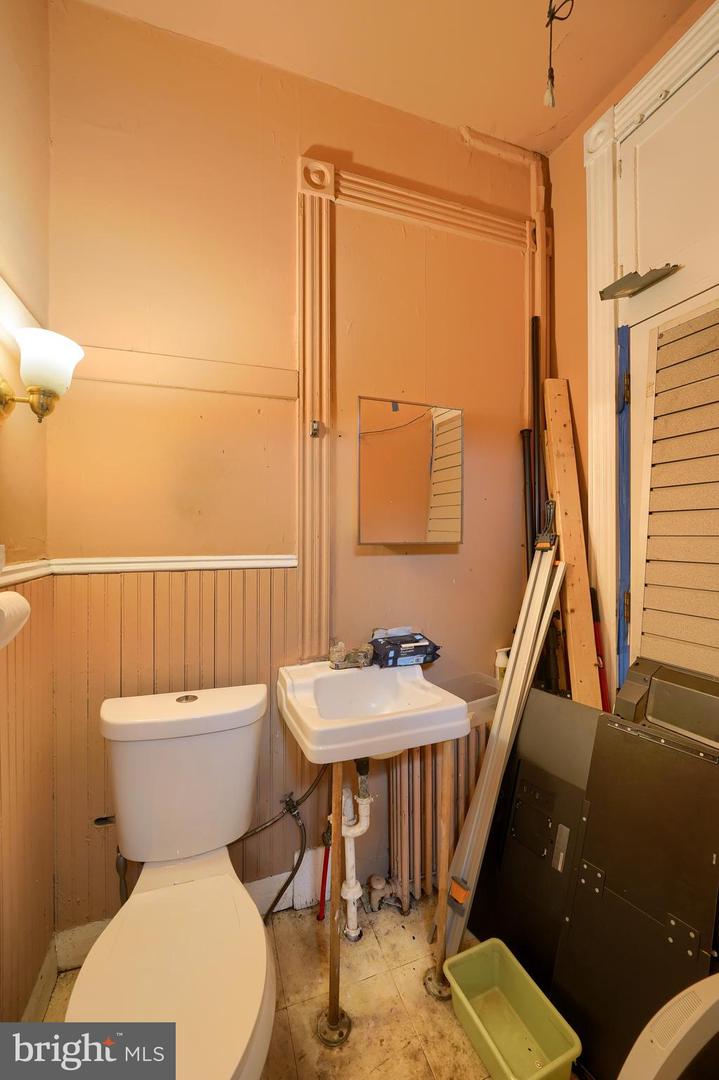 106-108 E King St Property Photo 21
