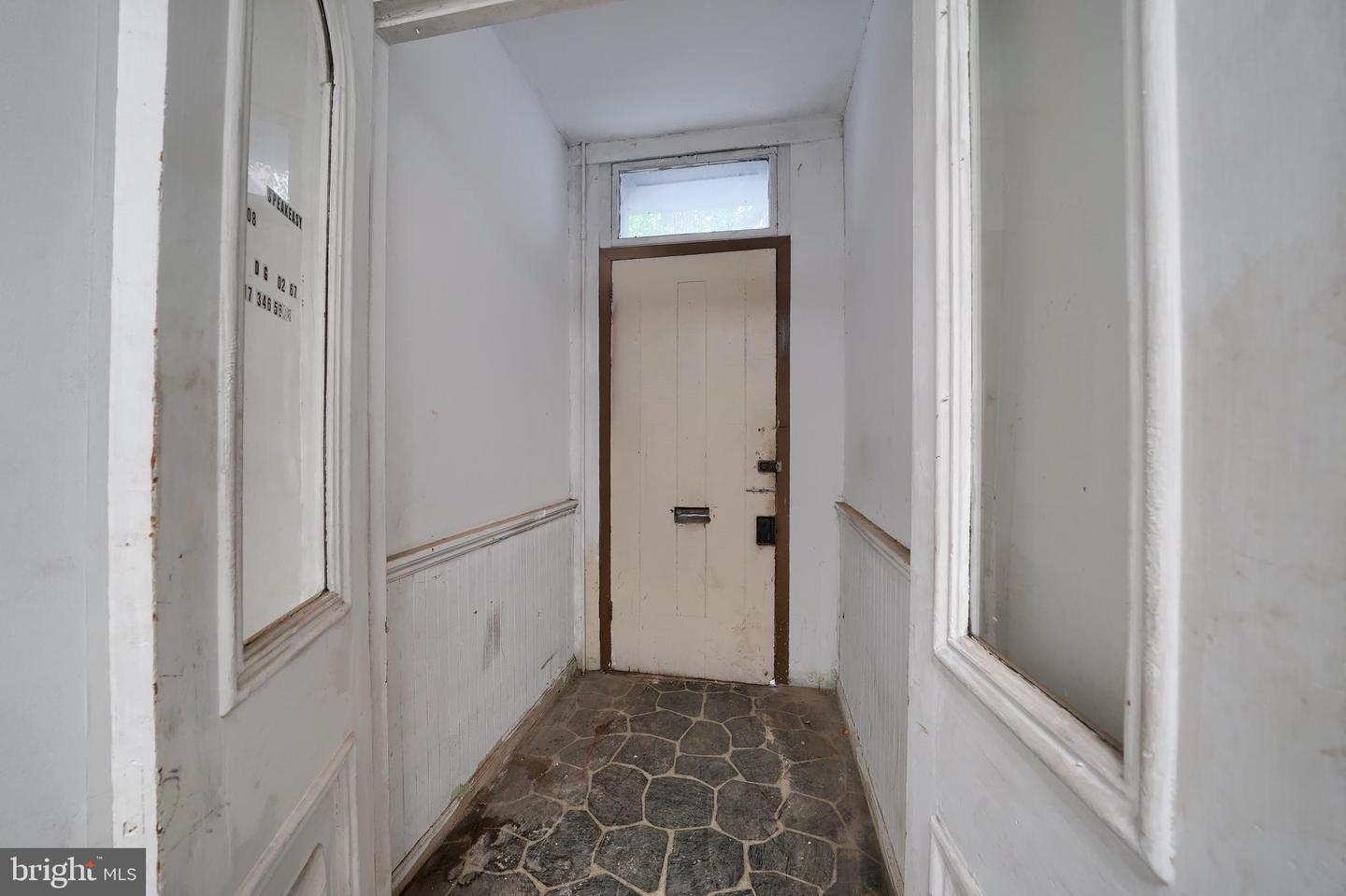 106-108 E King St Property Photo 22