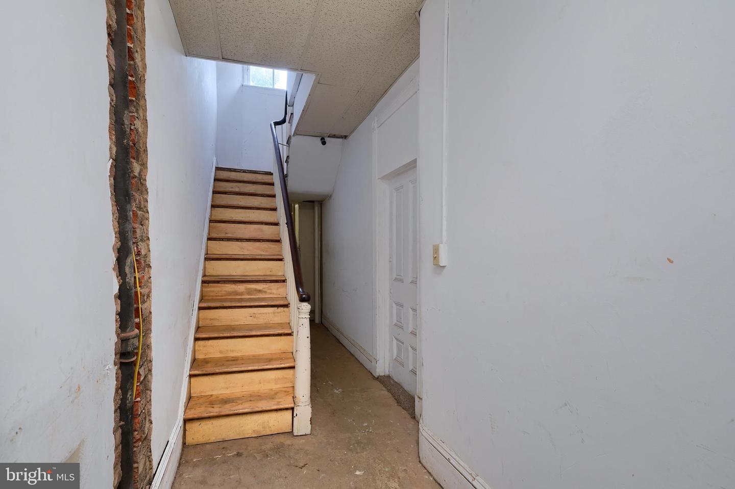 106-108 E King St Property Photo 26