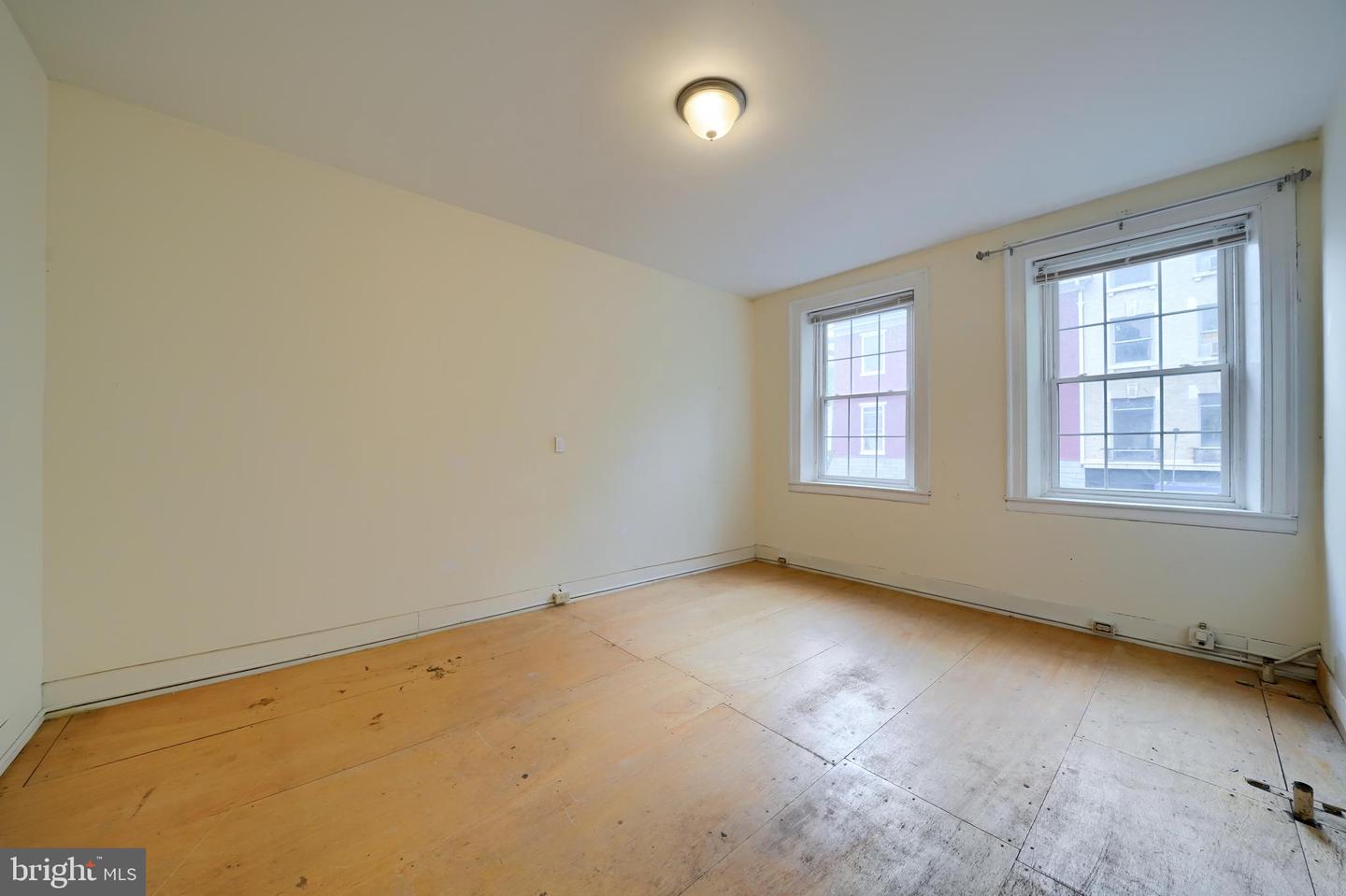 106-108 E King St Property Photo 32
