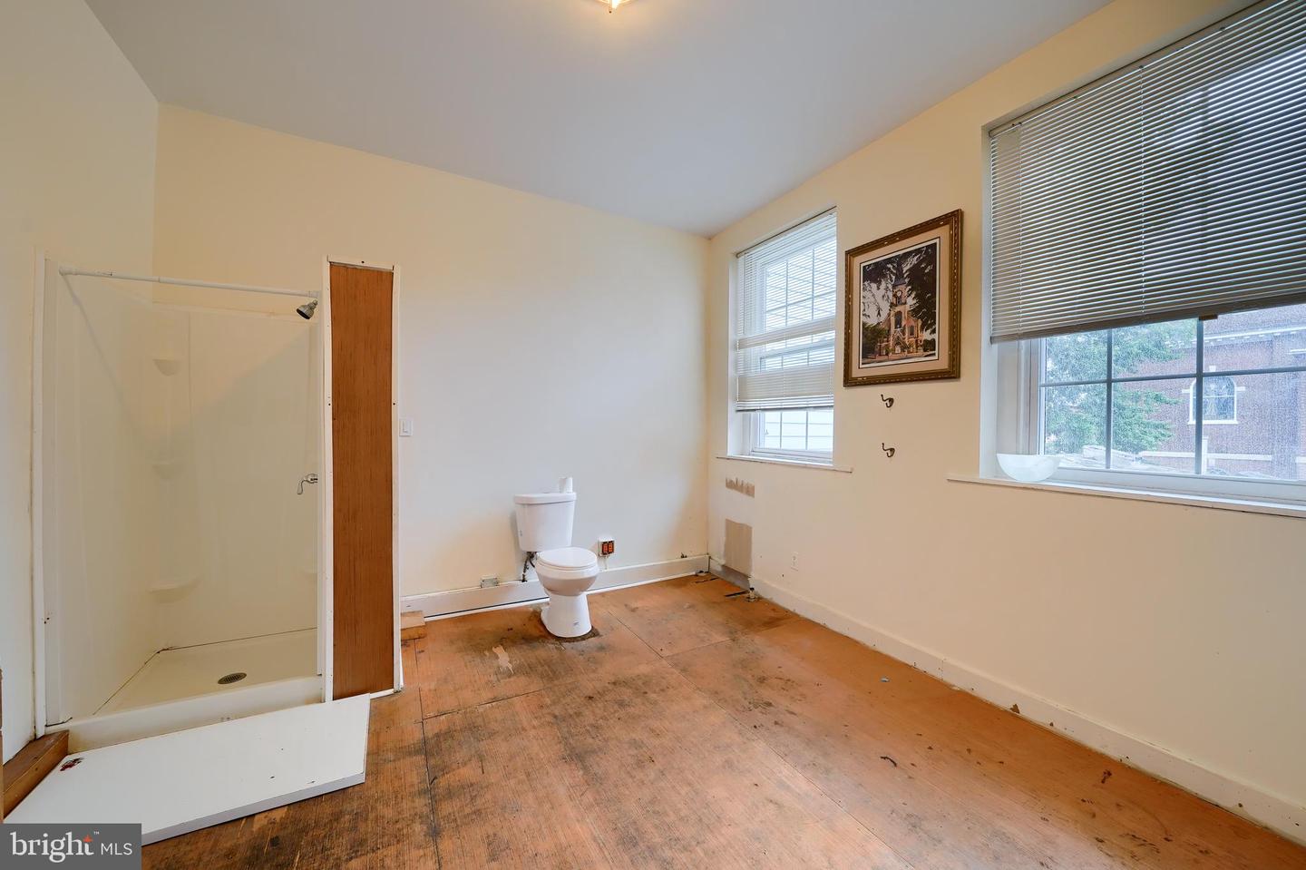 106-108 E King St Property Photo 35