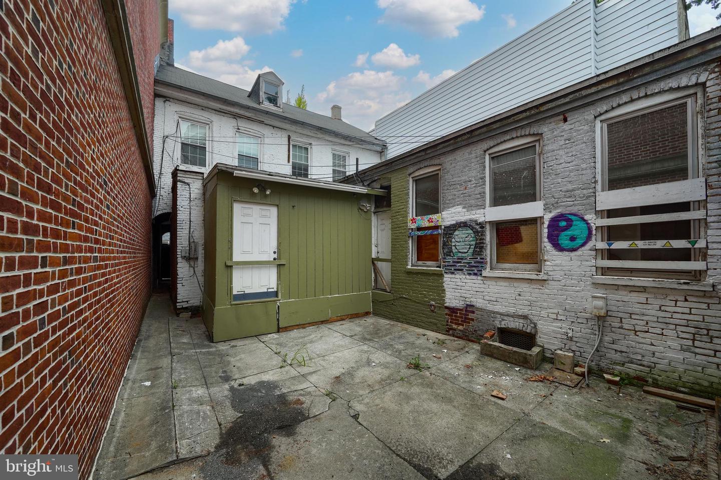 106-108 E King St Property Photo 42