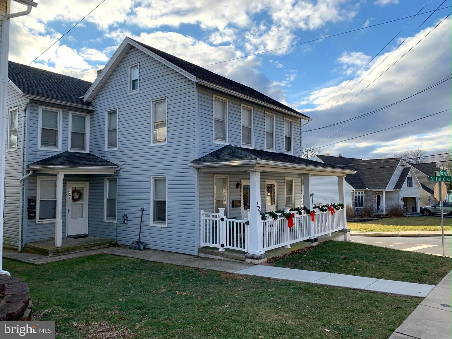 322 Main St Property Photo 1