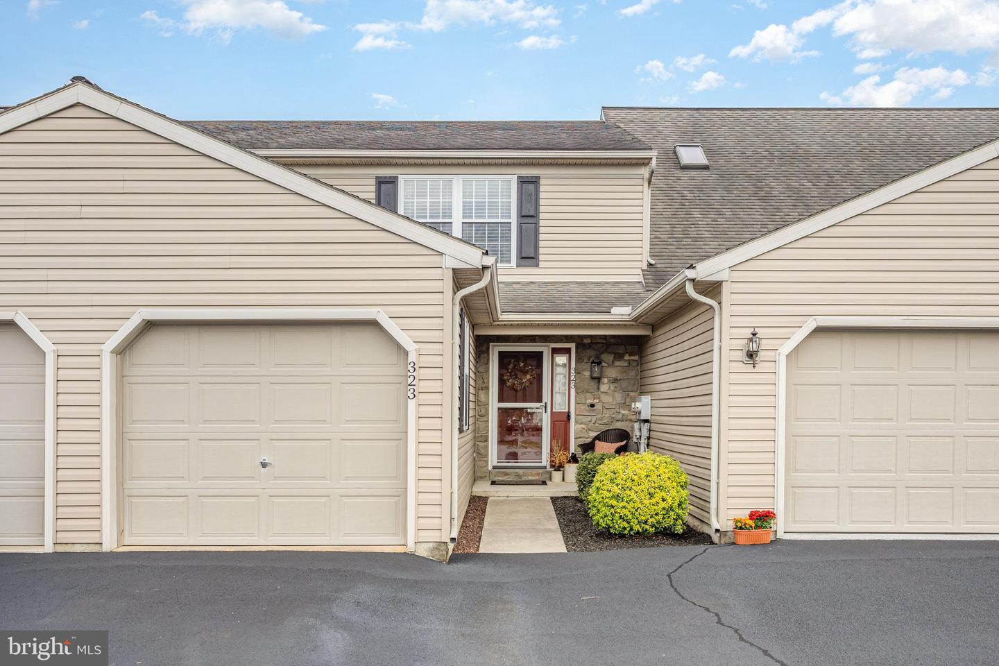 323 Deerfield Dr Property Photo 1