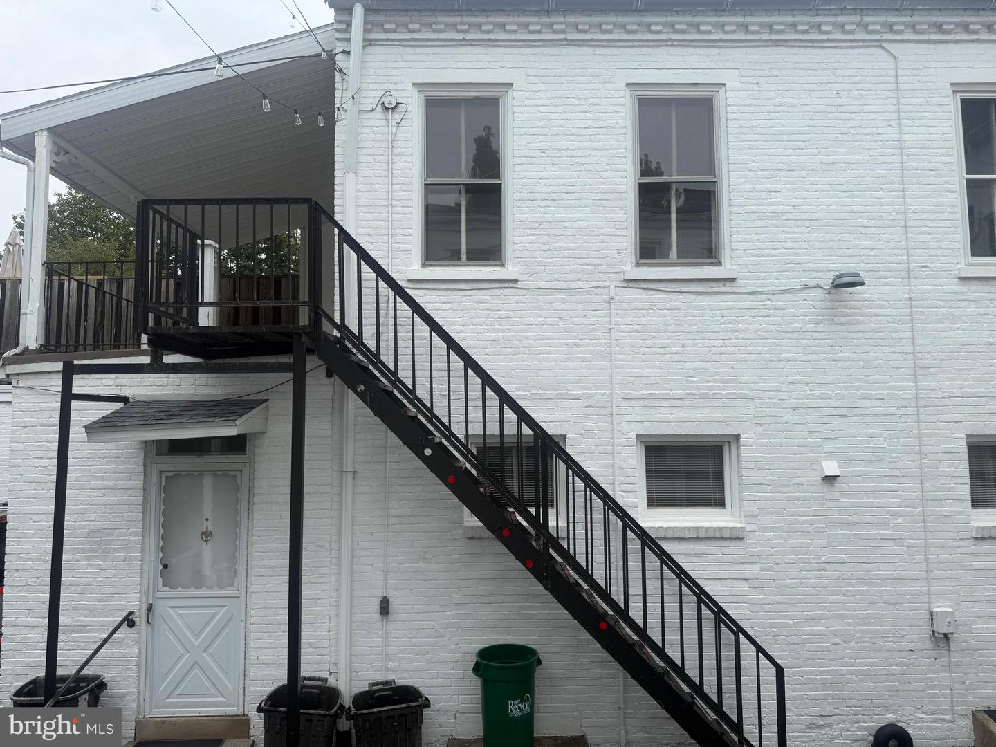 649-651 W Chestnut St Property Photo 2