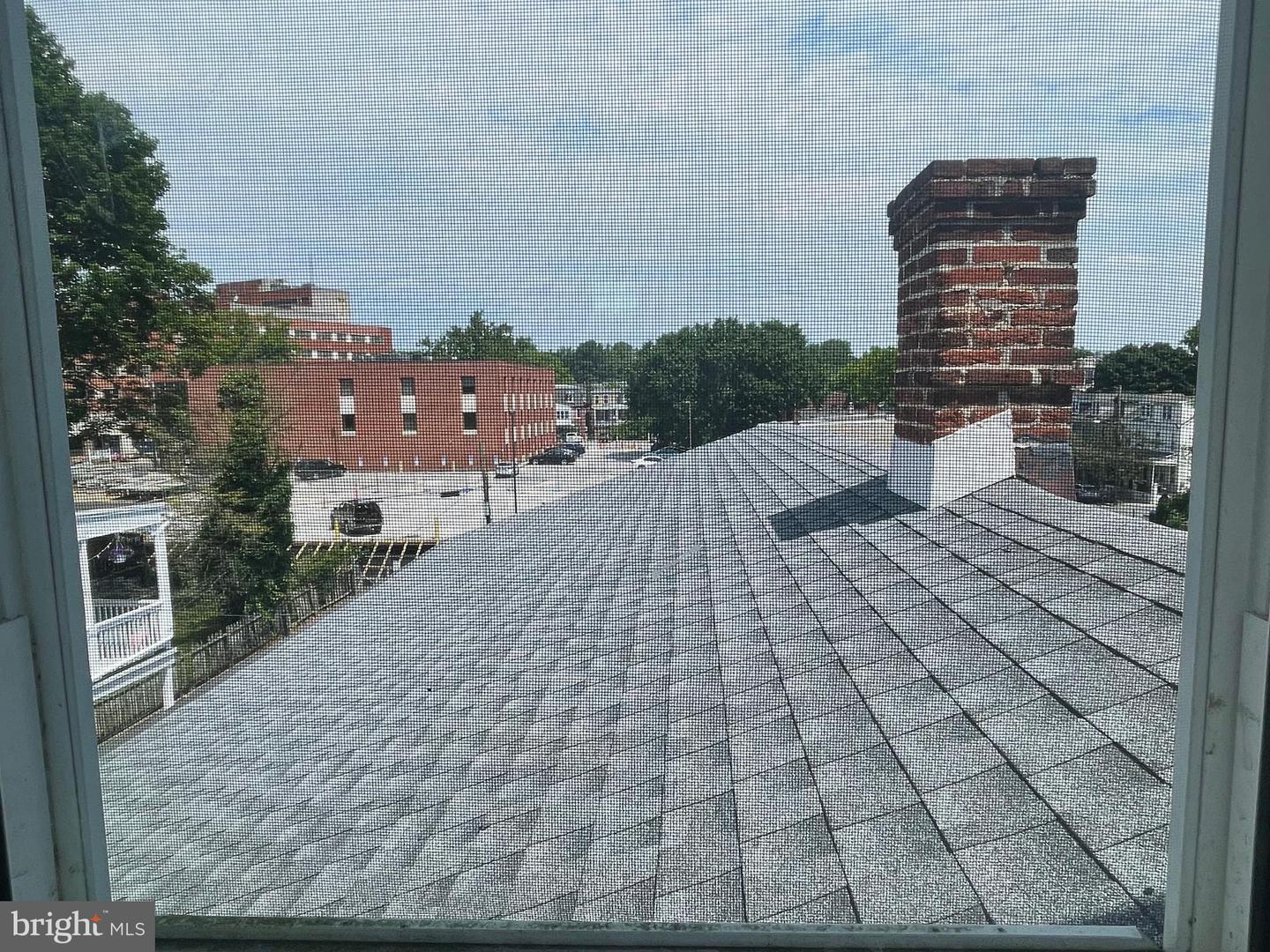 649-651 W Chestnut St Property Photo 5