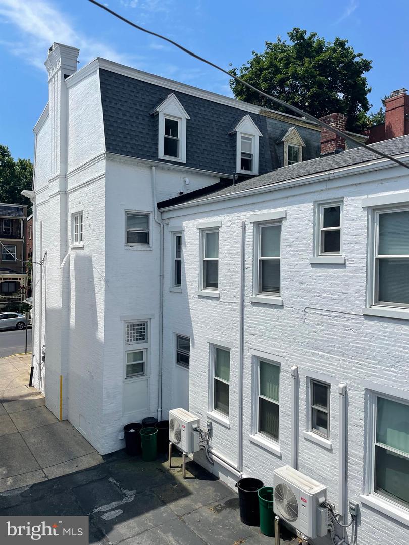 649-651 W Chestnut St Property Photo 6