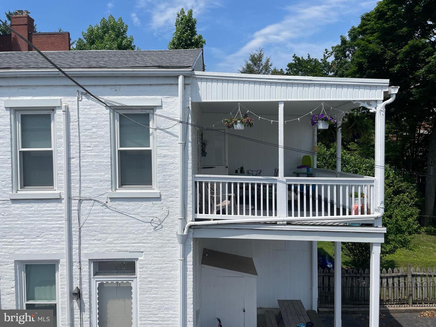 649-651 W Chestnut St Property Photo 7
