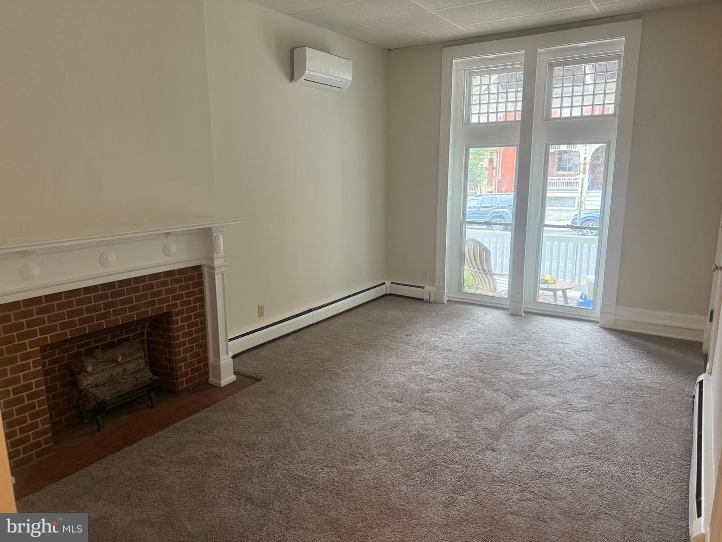 649-651 W Chestnut St Property Photo 11