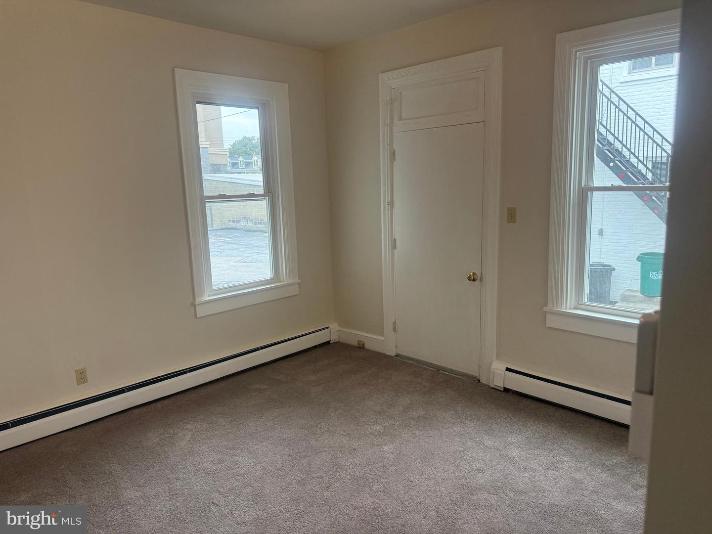649-651 W Chestnut St Property Photo 13