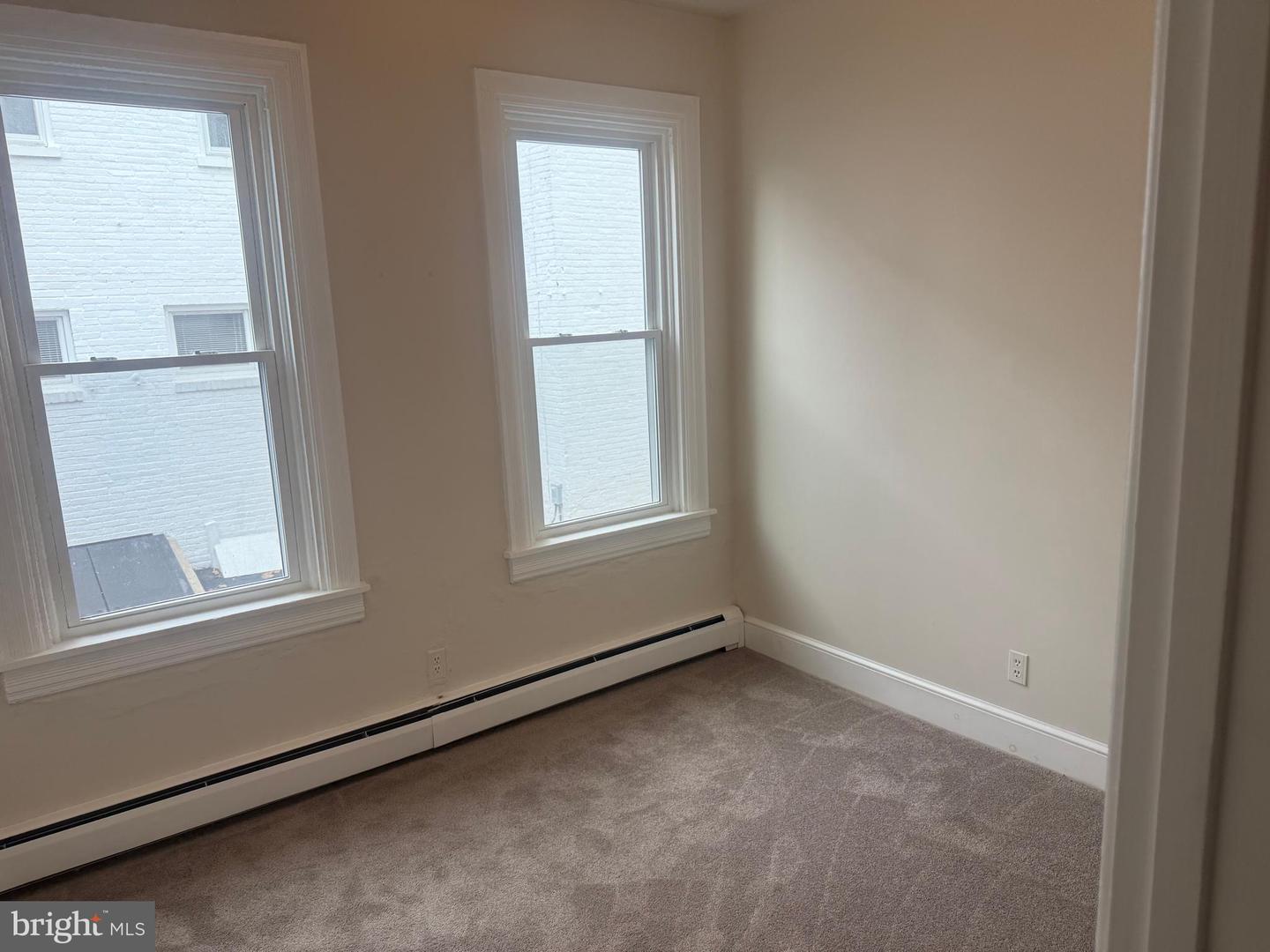 649-651 W Chestnut St Property Photo 14