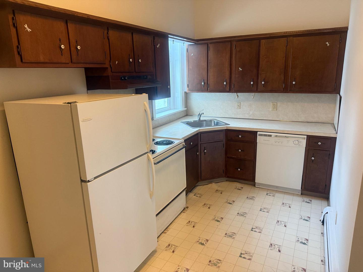 649-651 W Chestnut St Property Photo 15