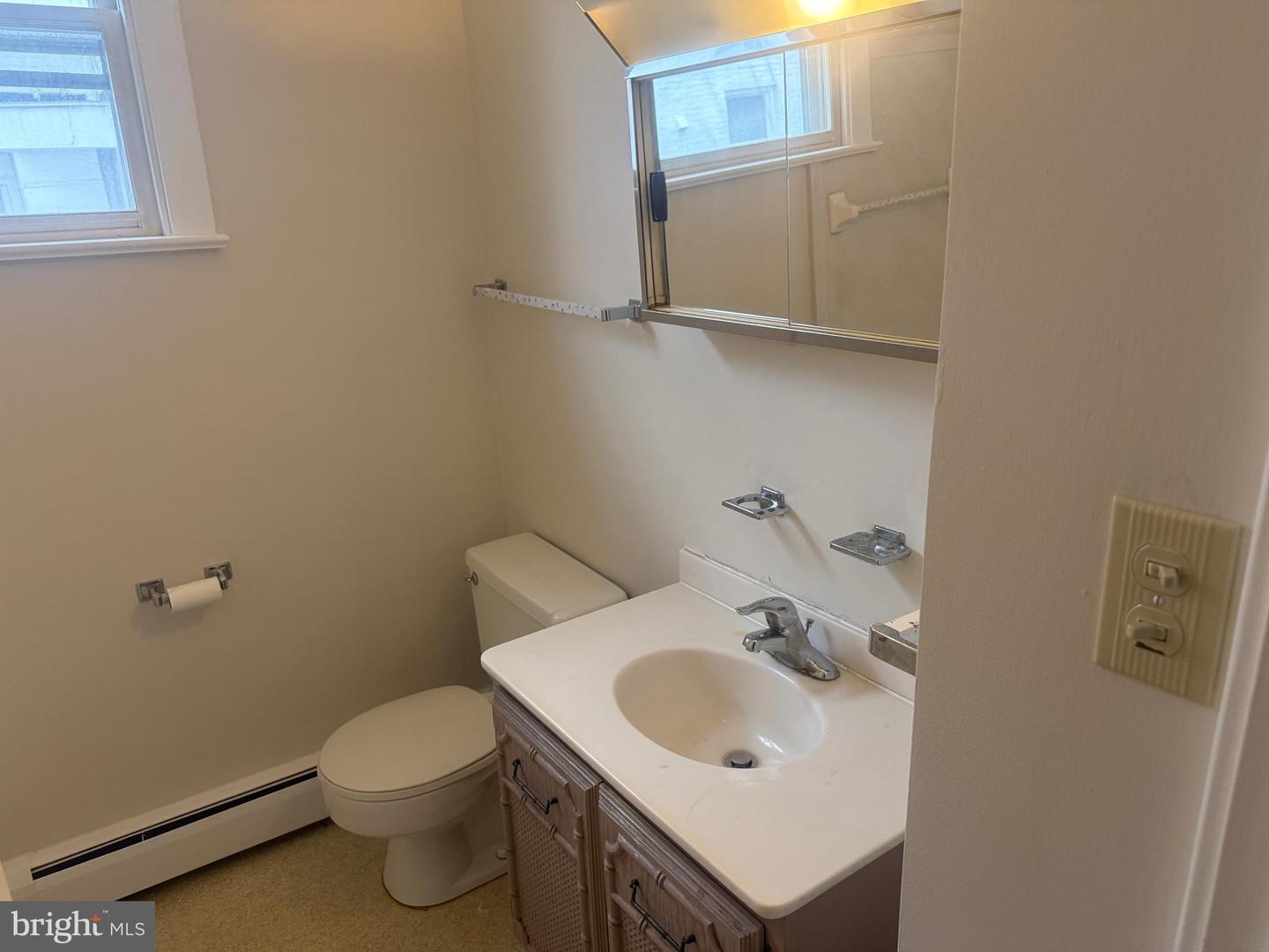 649-651 W Chestnut St Property Photo 17