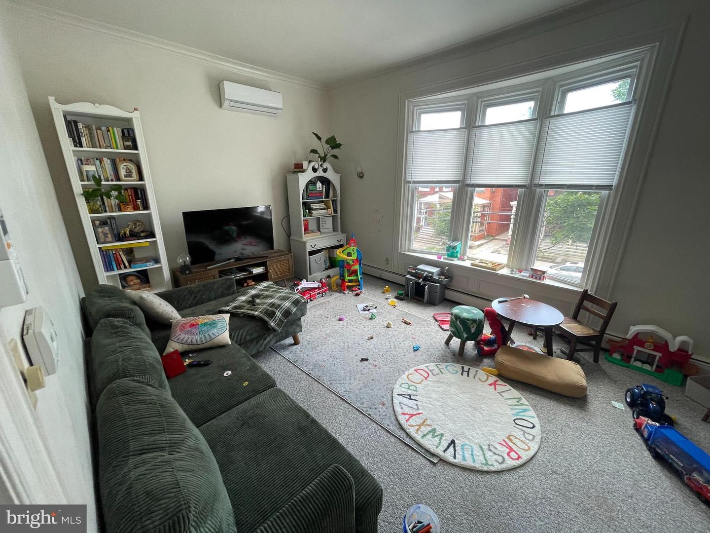 649-651 W Chestnut St Property Photo 18