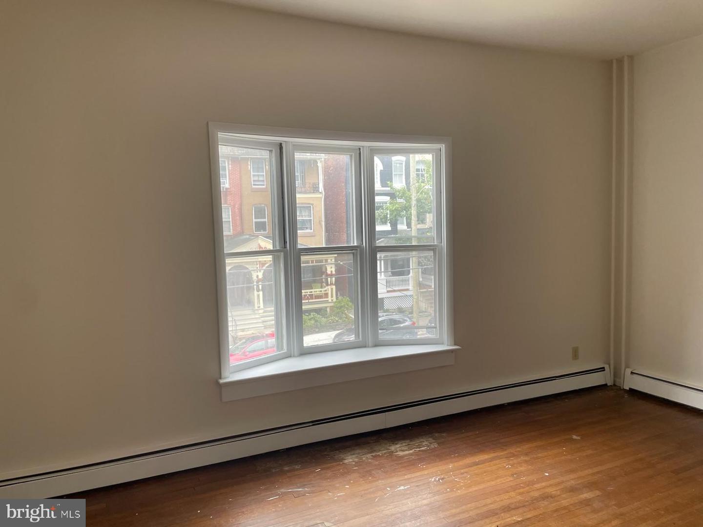 649-651 W Chestnut St Property Photo 23