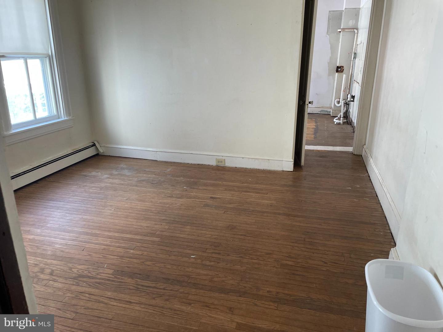 649-651 W Chestnut St Property Photo 24