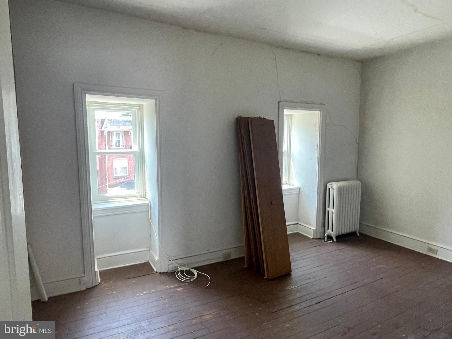 649-651 W Chestnut St Property Photo 29