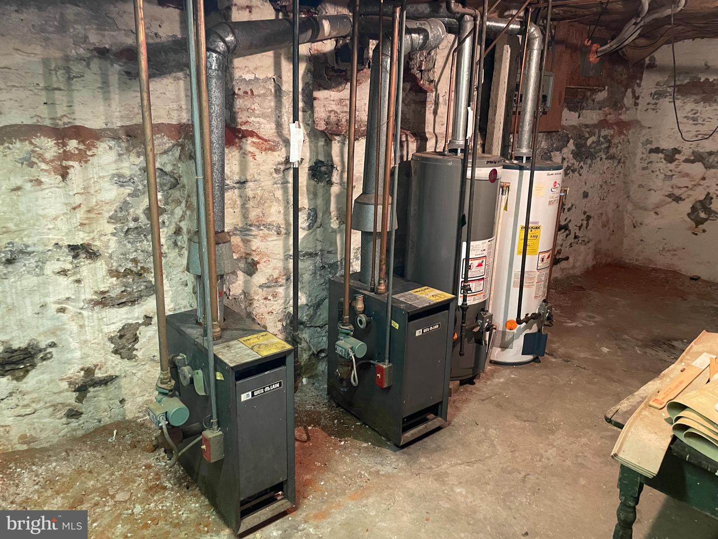 649-651 W Chestnut St Property Photo 43