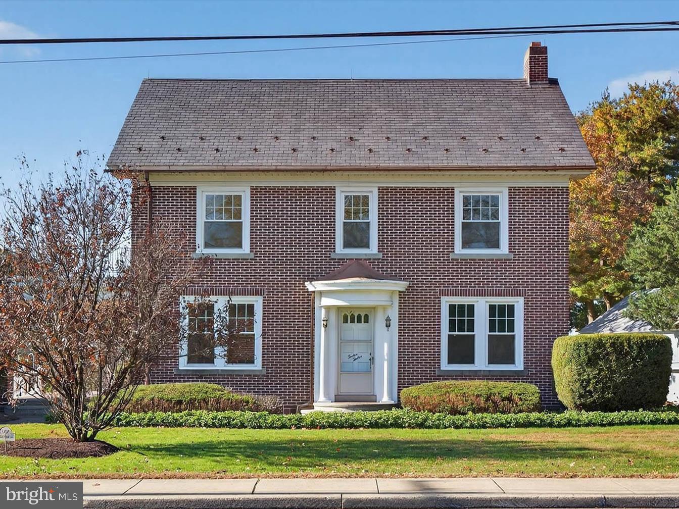 1212 W Main St Property Photo 1