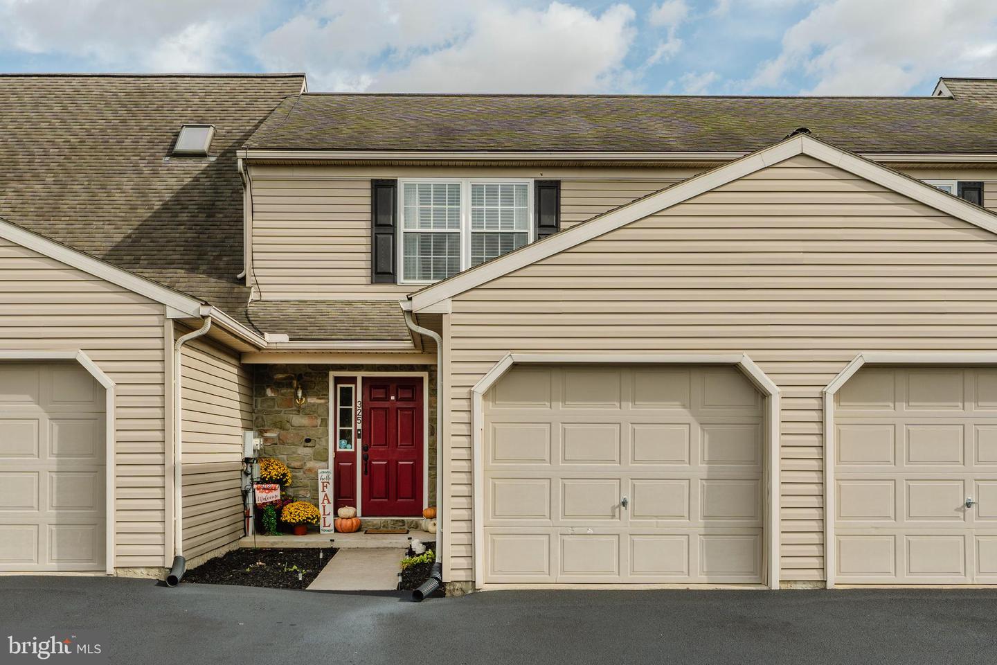 325 Deerfield Dr Property Photo 1