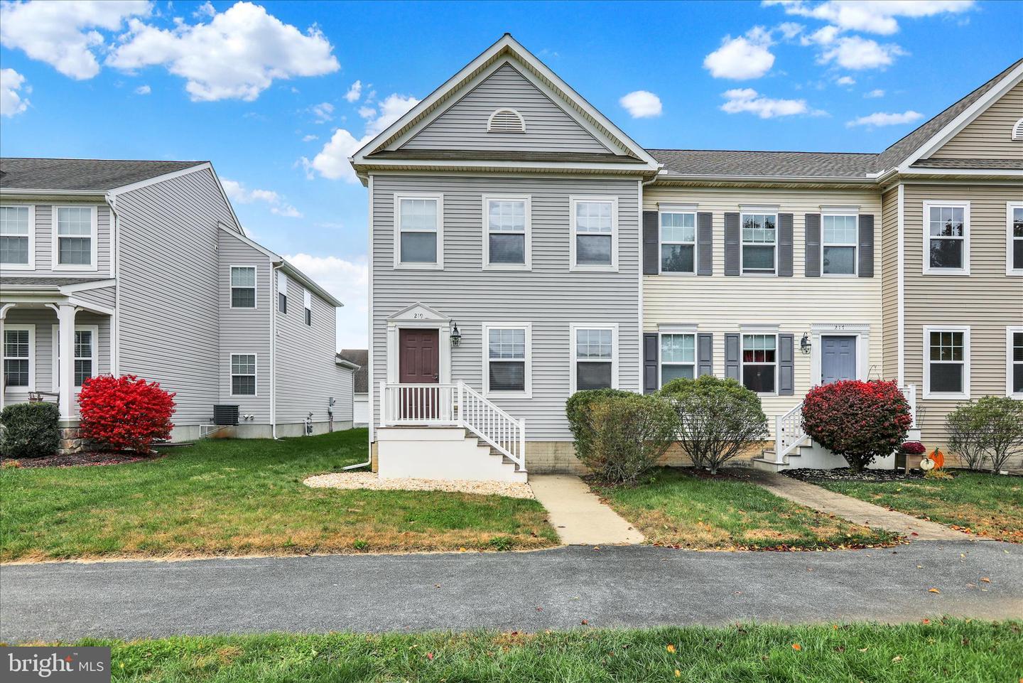 219 Heathersage Dr Property Photo 1