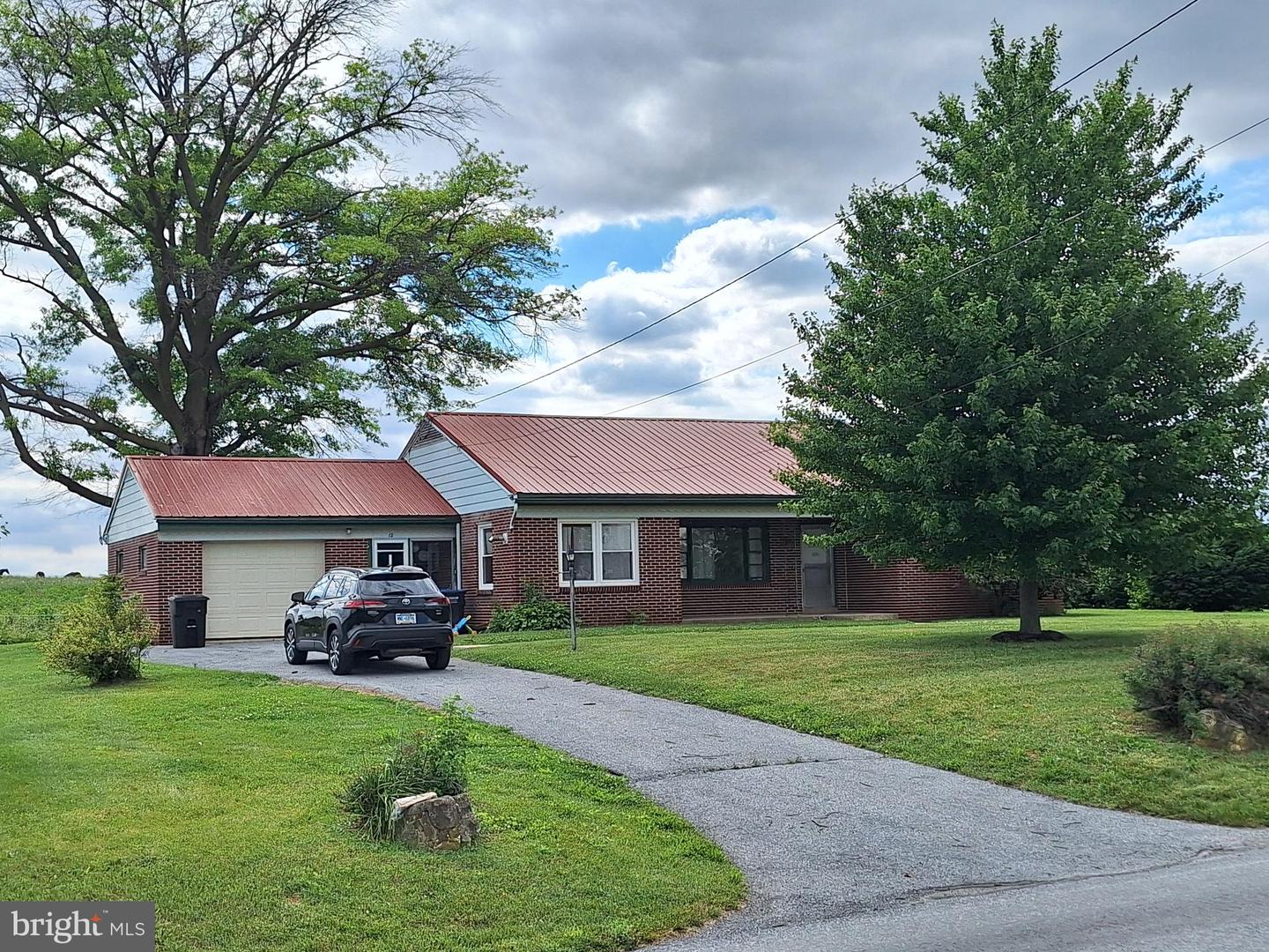 12 S Kinzer Rd Property Photo 1