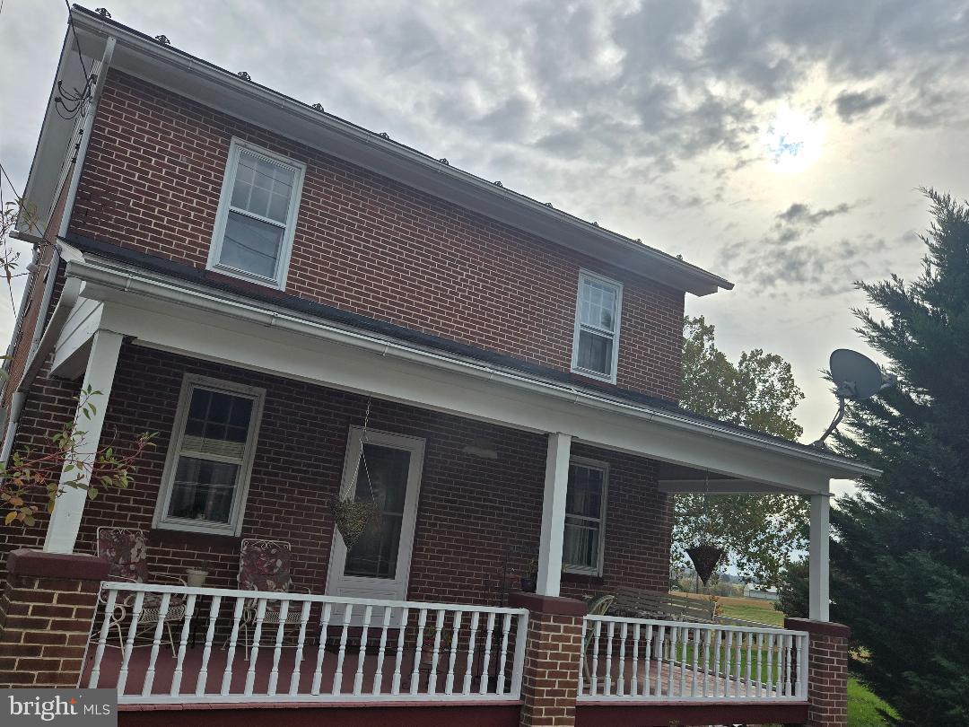 201 S Barbara St Property Photo 1