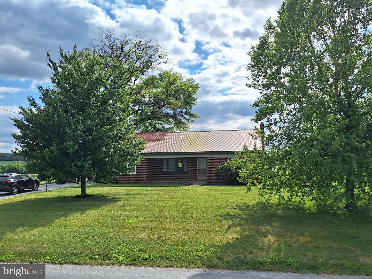 12 S Kinzer Rd Property Photo 3
