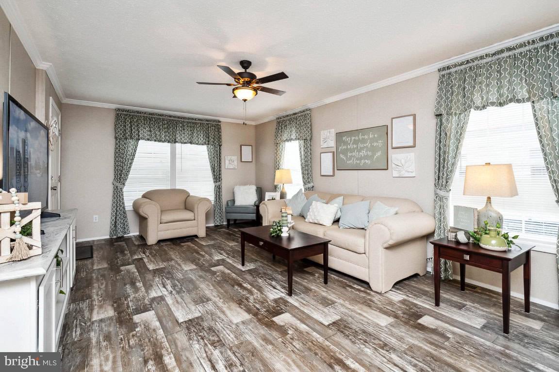 30d Debra Cir Property Photo 3