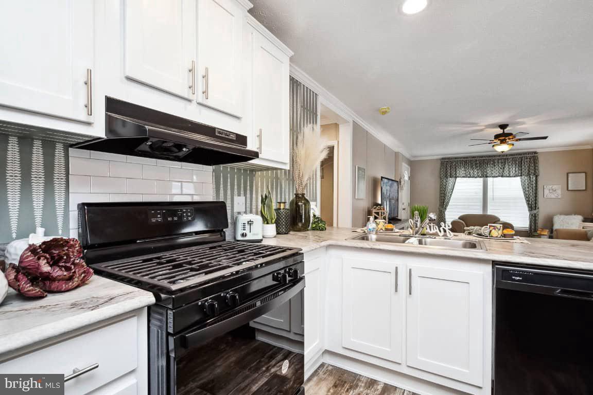 30d Debra Cir Property Photo 7