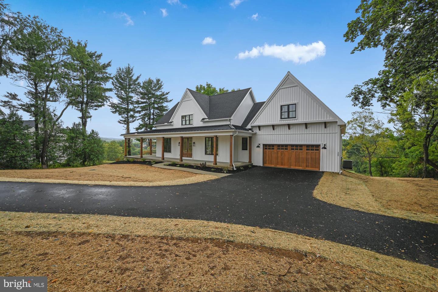 76 Long Ln Property Photo 3