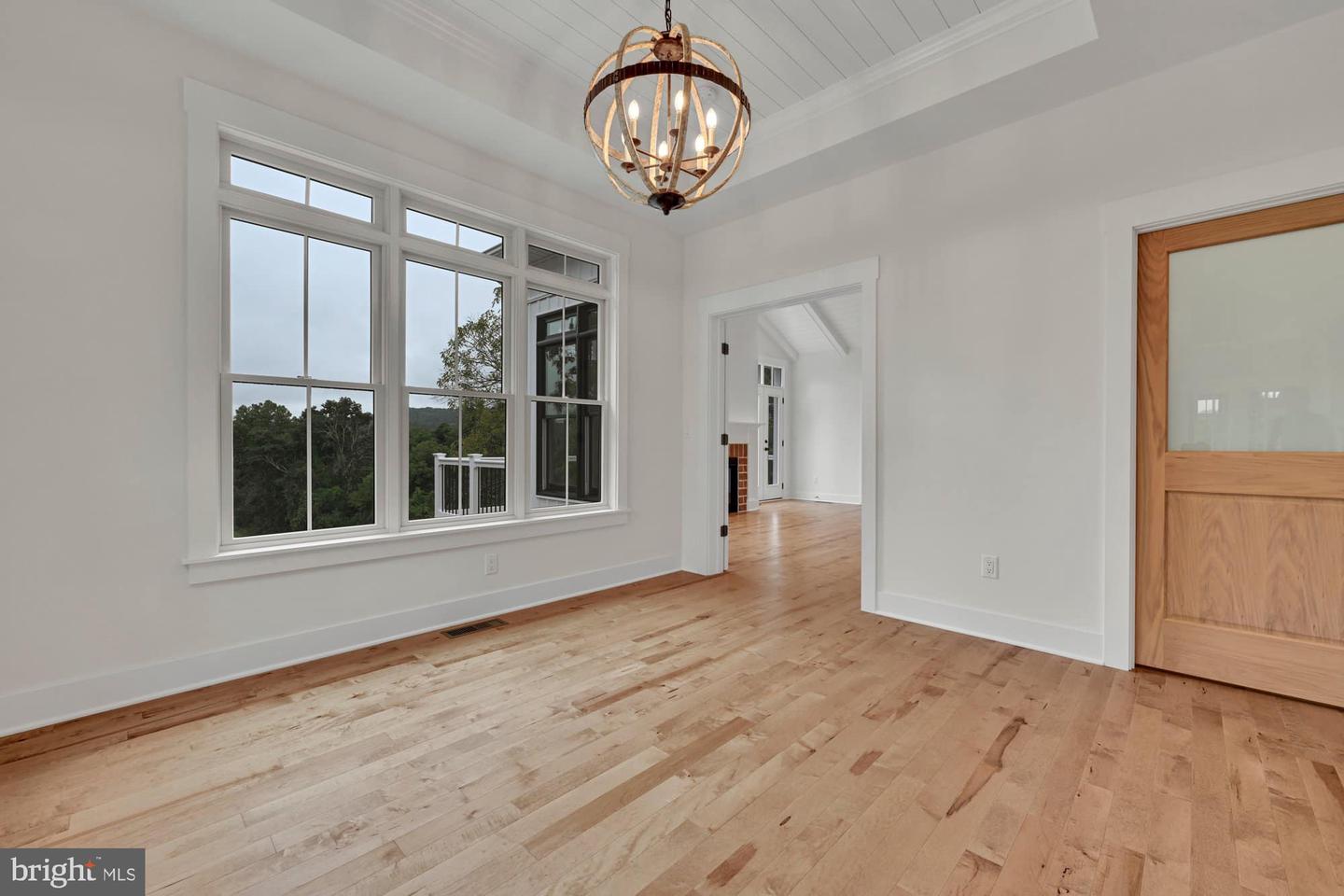 76 Long Ln Property Photo 11