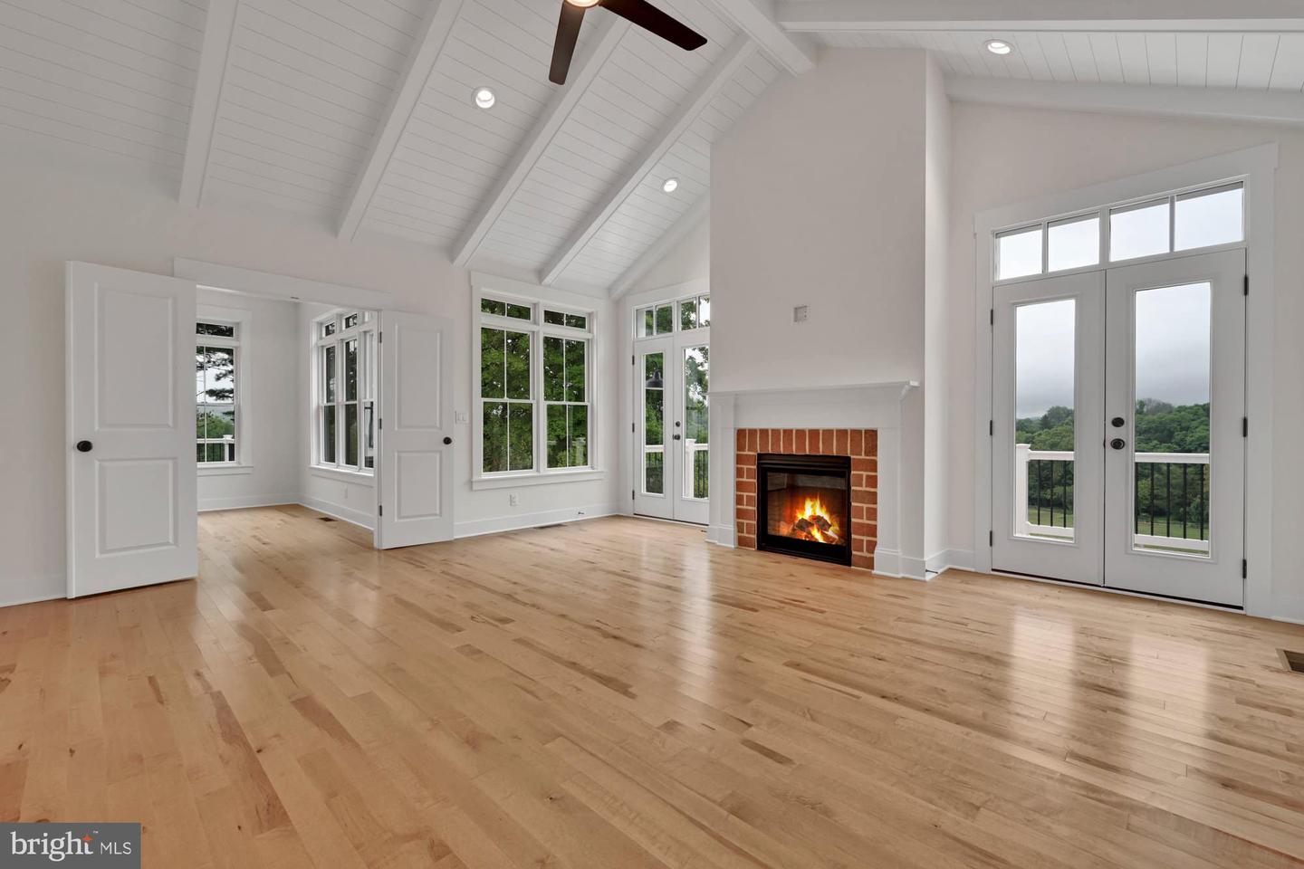 76 Long Ln Property Photo 15