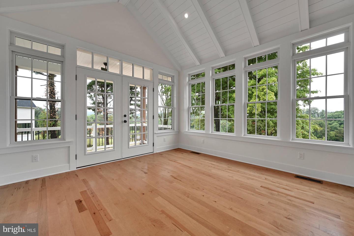 76 Long Ln Property Photo 20