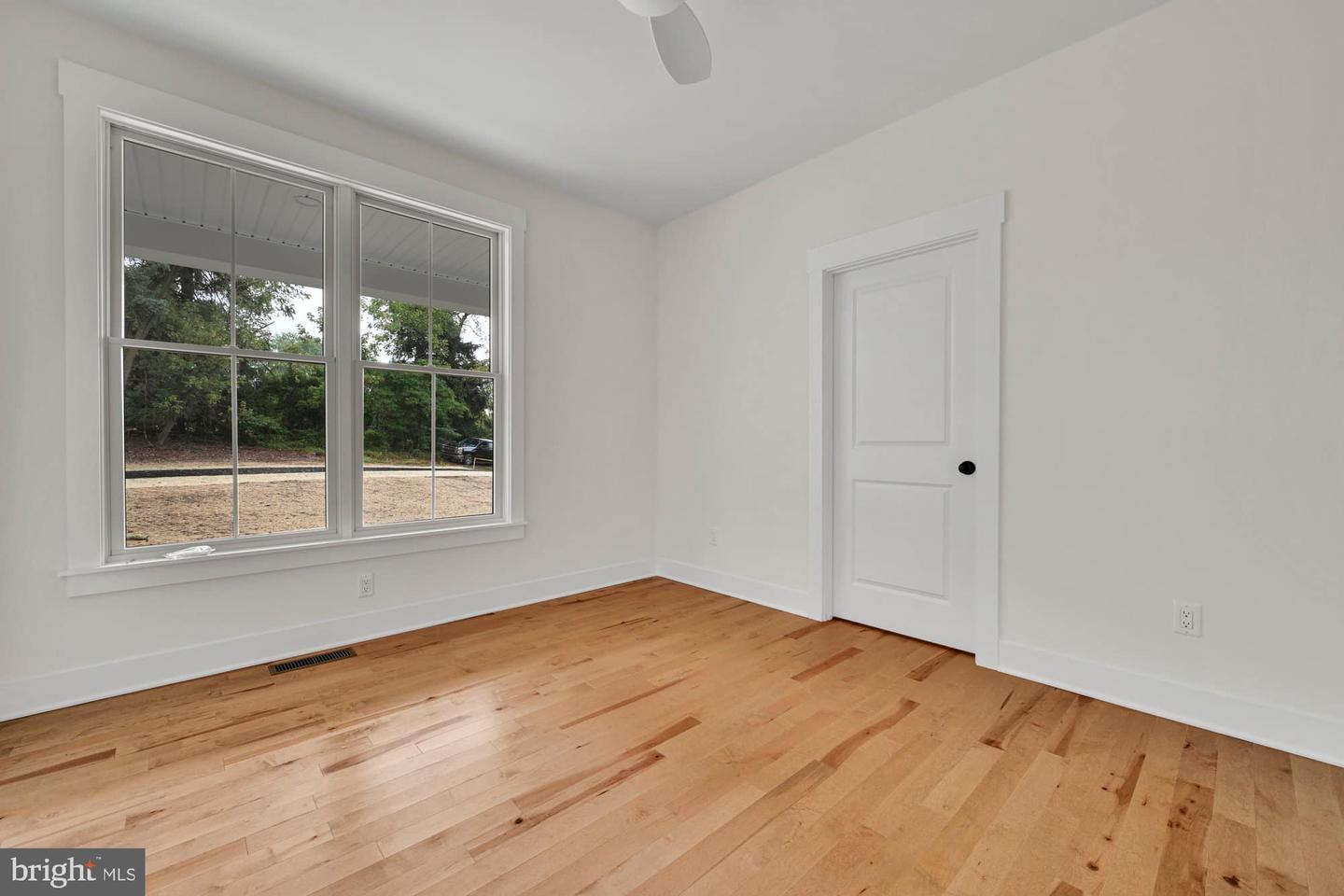 76 Long Ln Property Photo 25