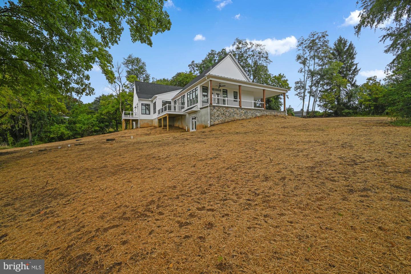 76 Long Ln Property Photo 27