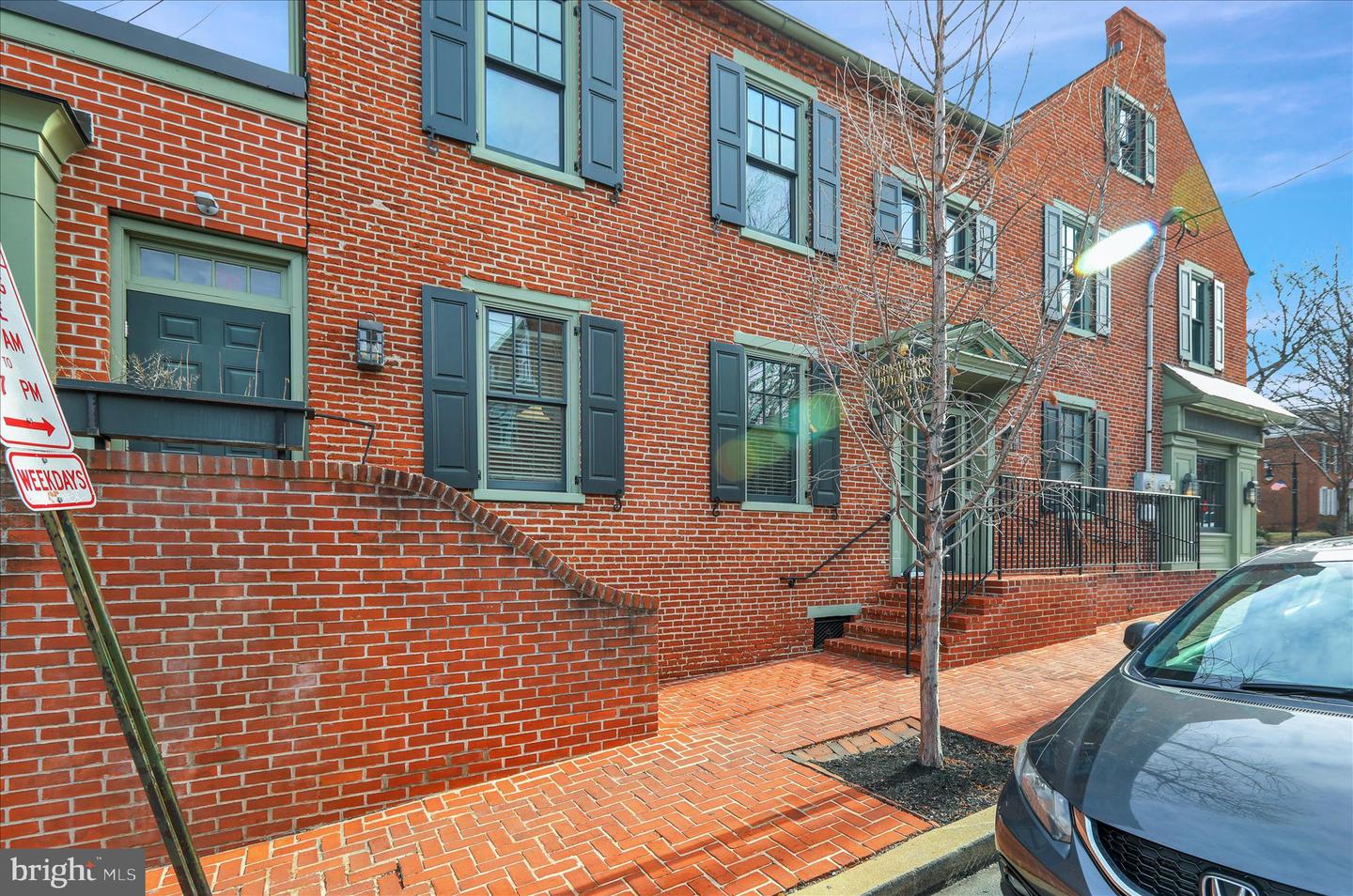 201-203 E Chestnut St Property Photo 4