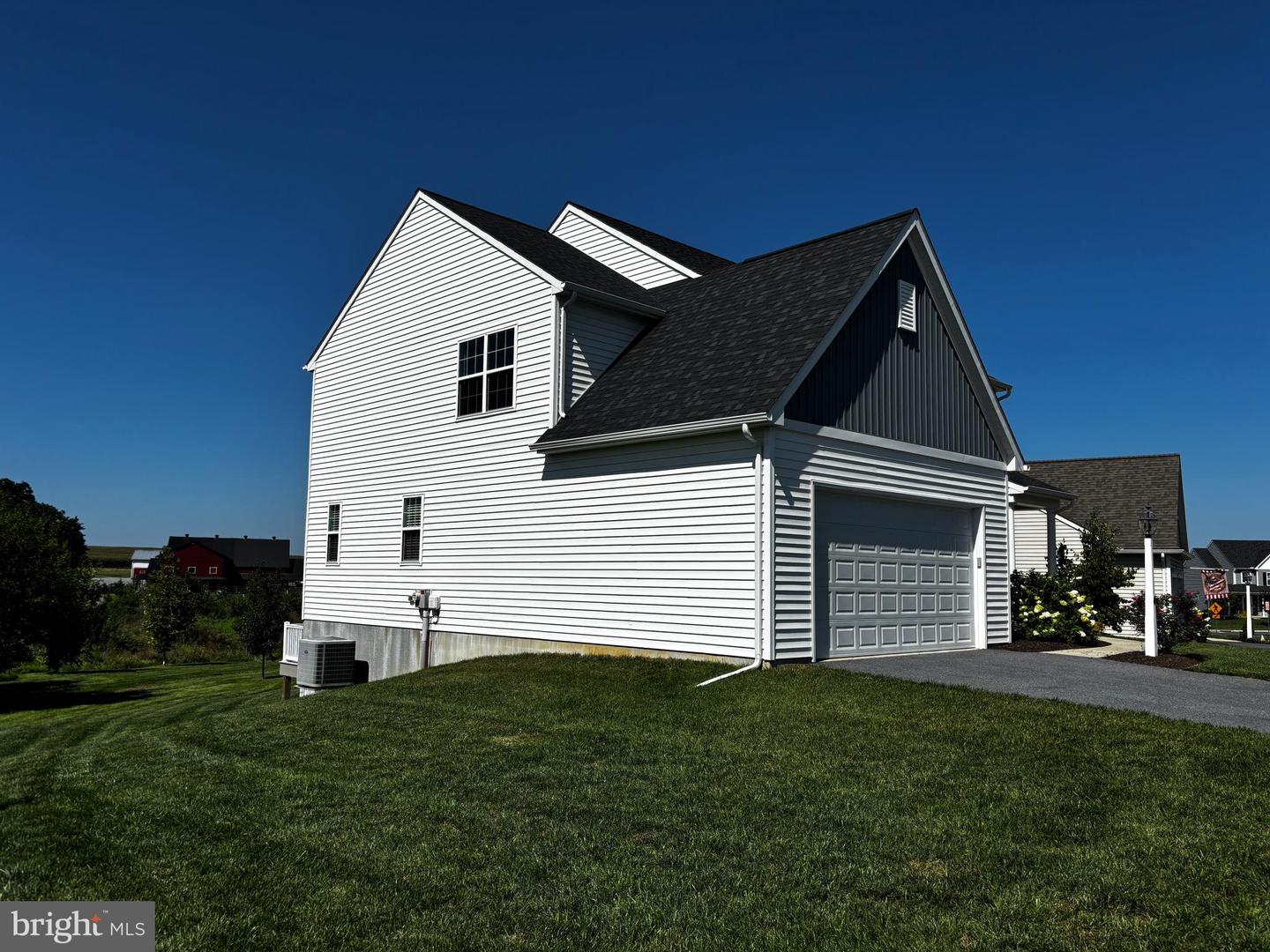 4 Old Orchard Rd Property Photo 3