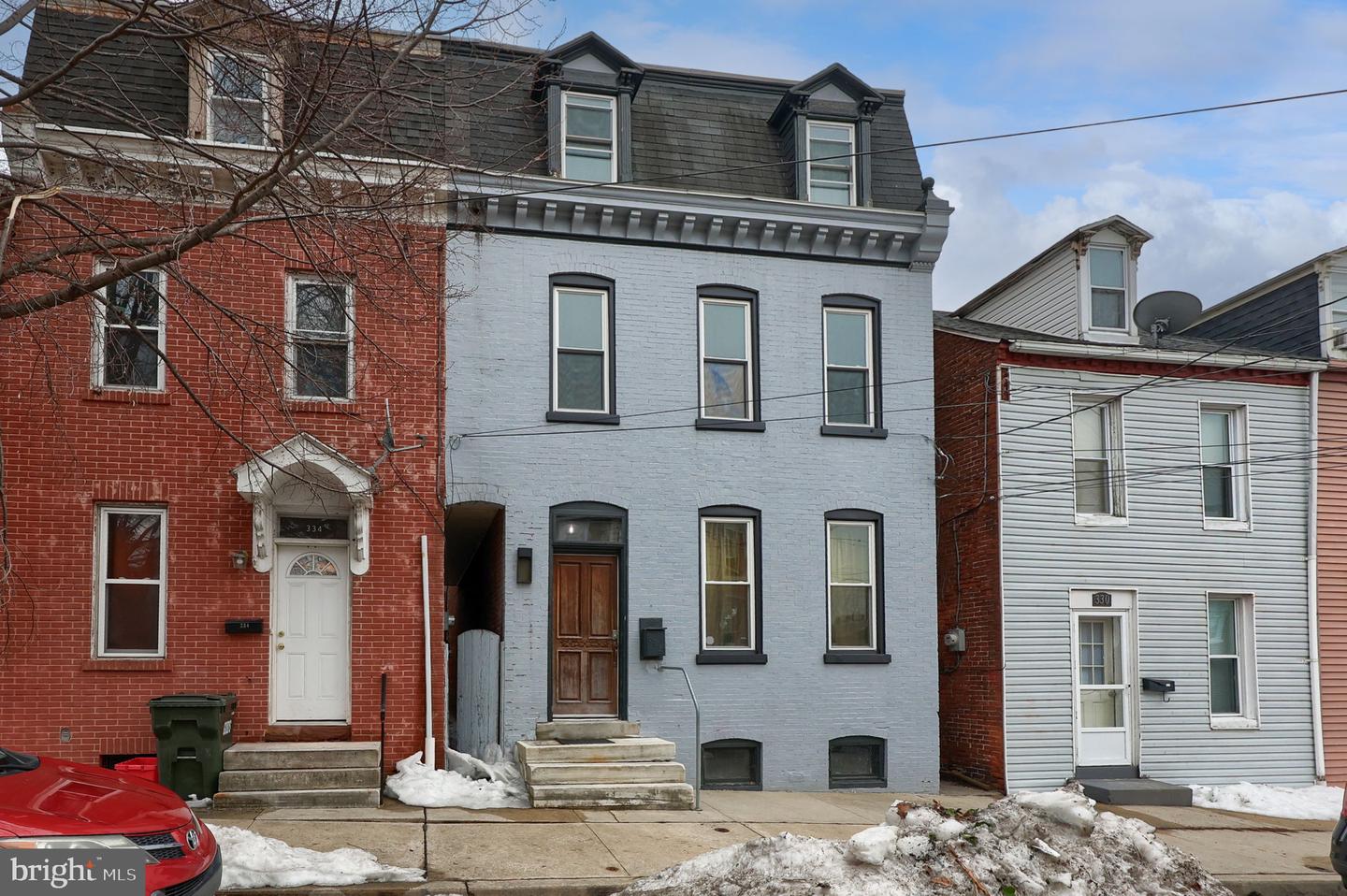 332 PERRY ST