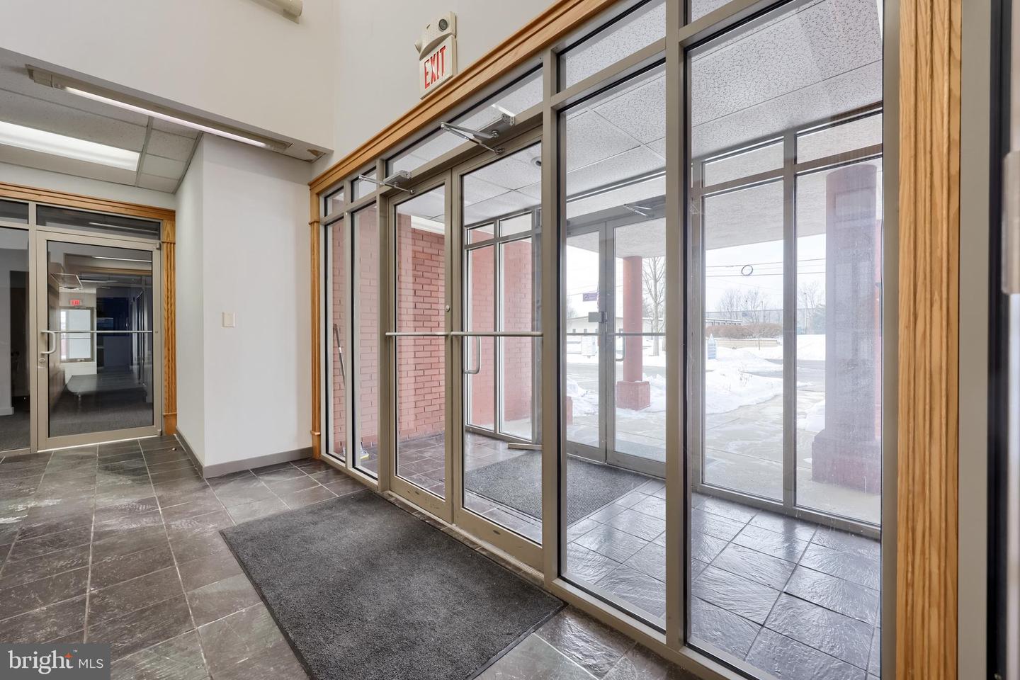 352 E Main St #suite 200 Property Photo 3