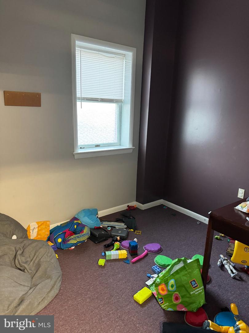 684 W Main St #c Property Photo 4