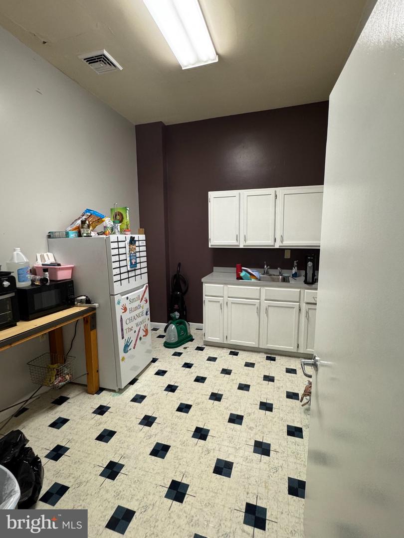684 W Main St #c Property Photo 7