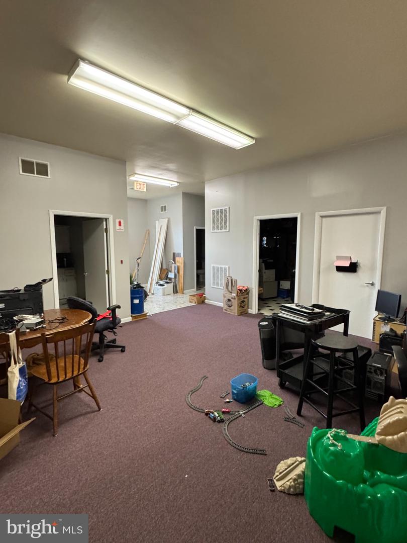 684 W Main St #c Property Photo 14