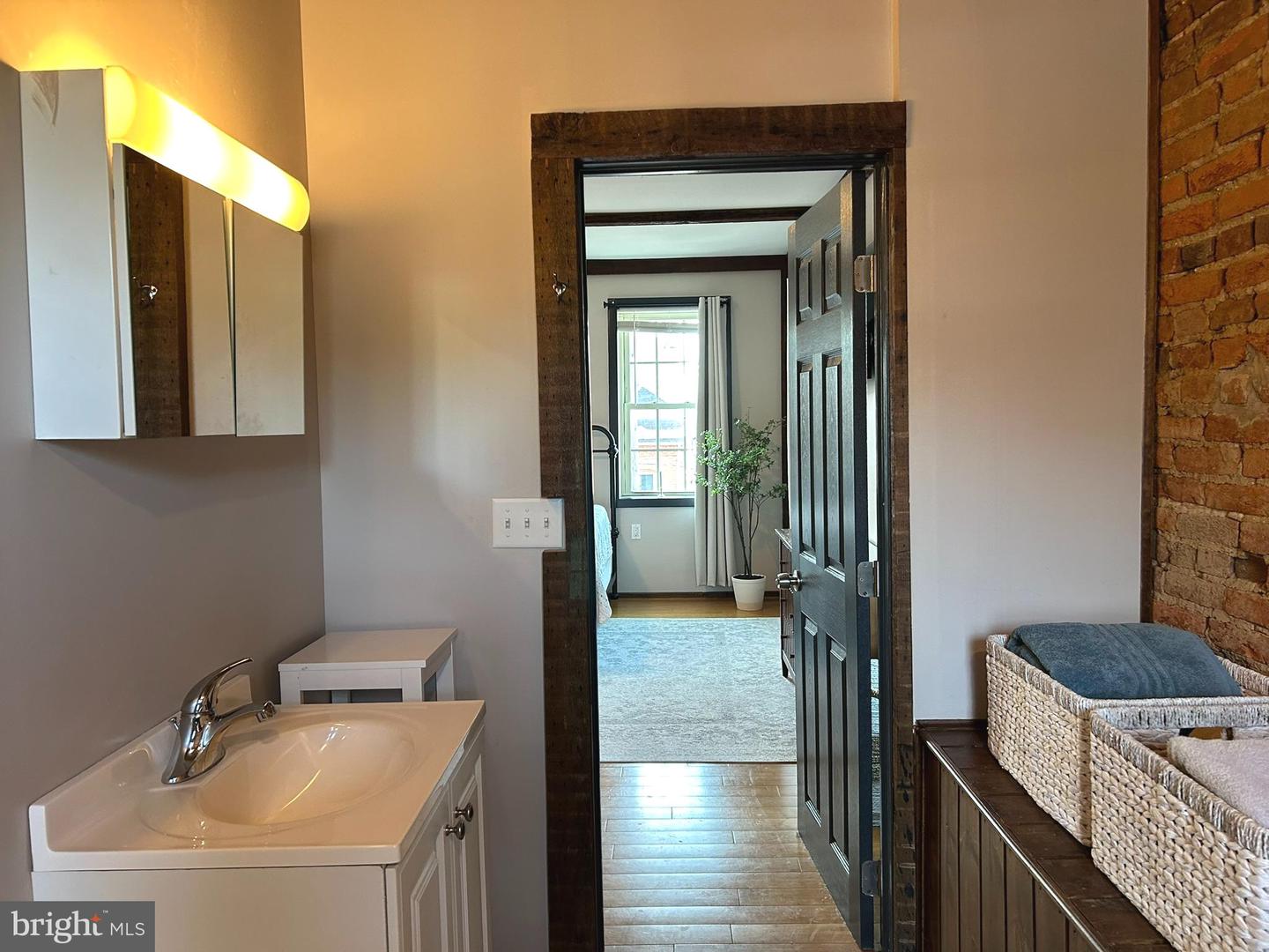 225 E King St #2 Property Photo 16