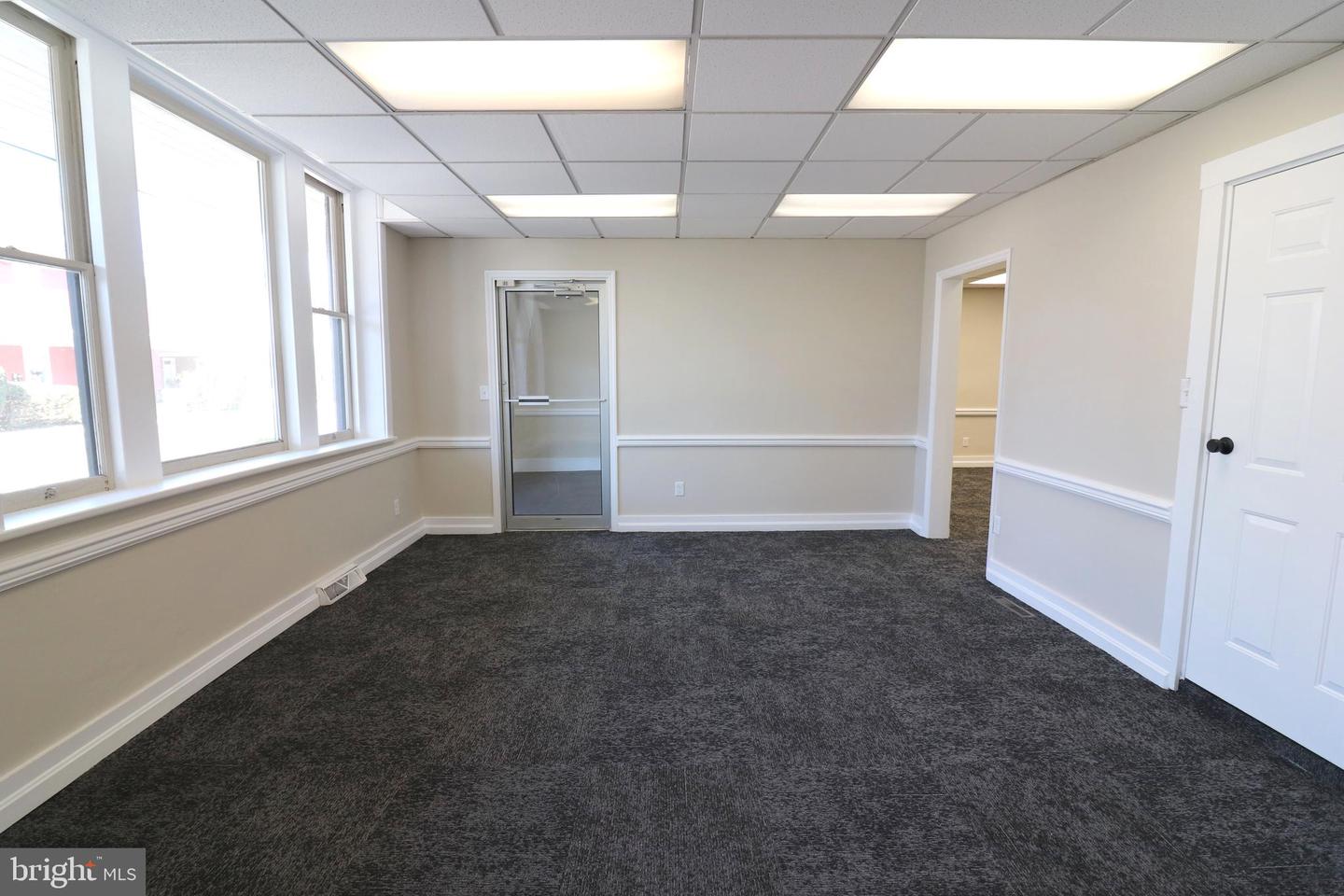 1413-23 W Main St Property Photo 7