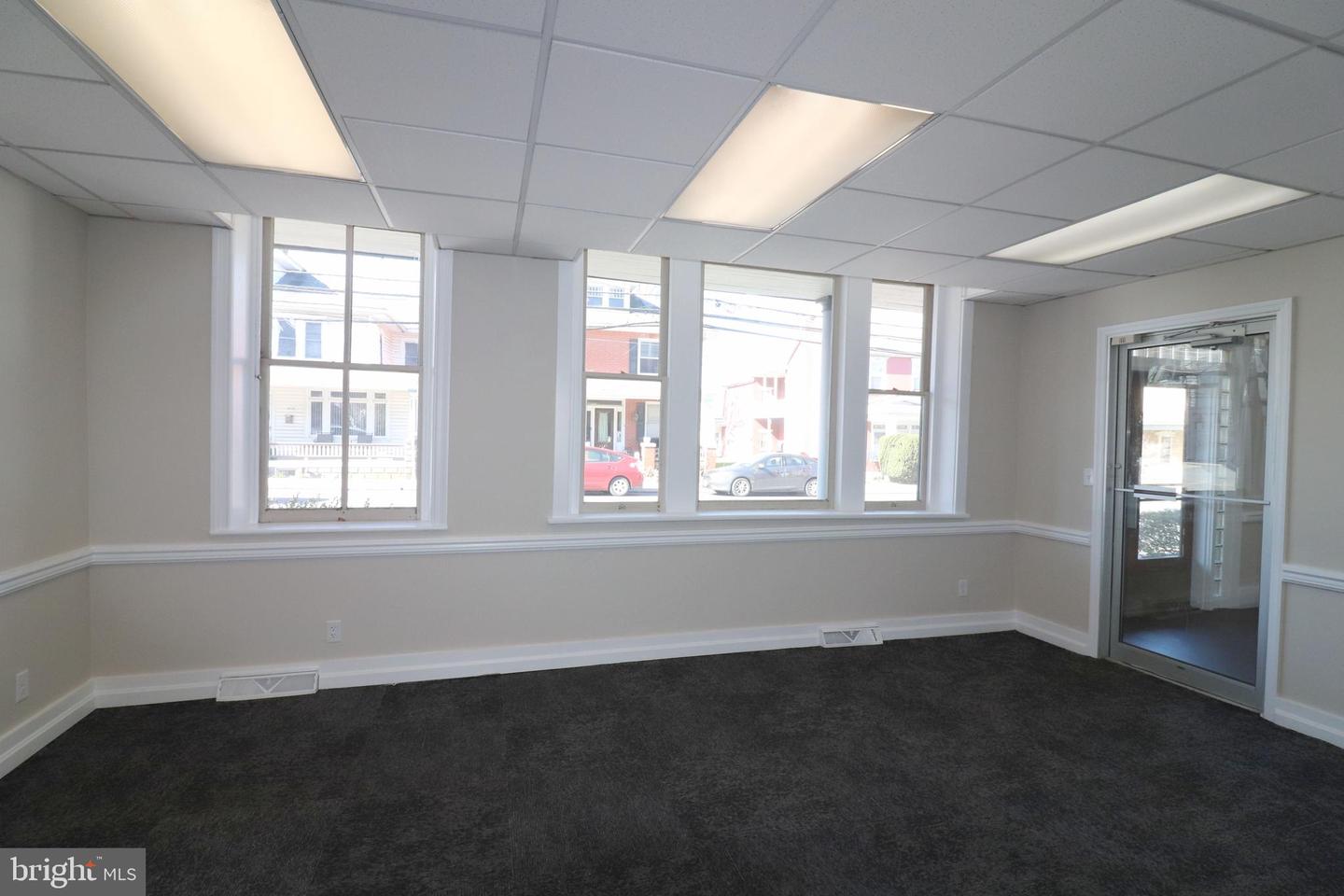 1413-23 W Main St Property Photo 8