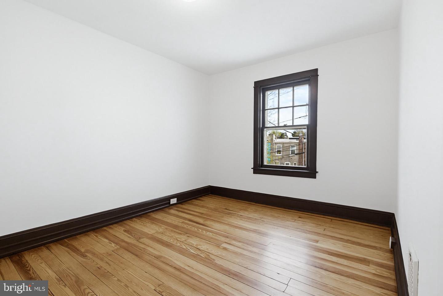 636 3rd St Property Photo 24