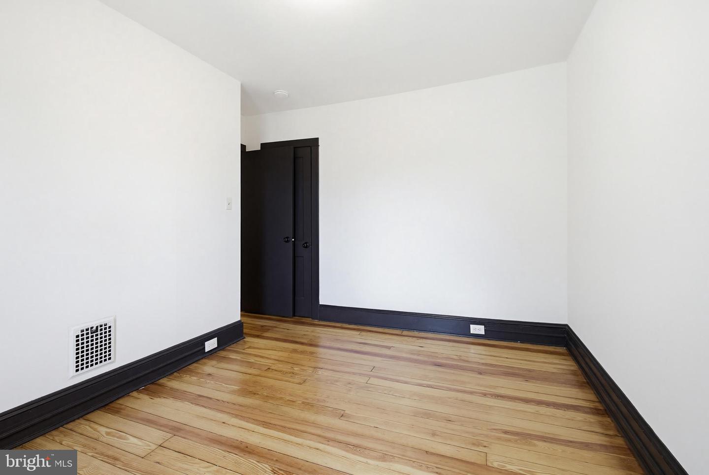 636 3rd St Property Photo 25
