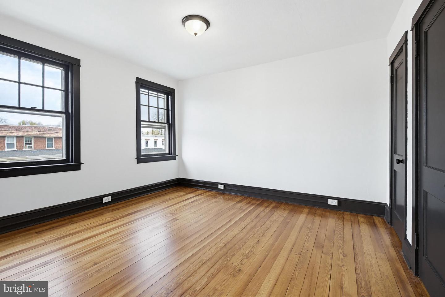 636 3rd St Property Photo 26